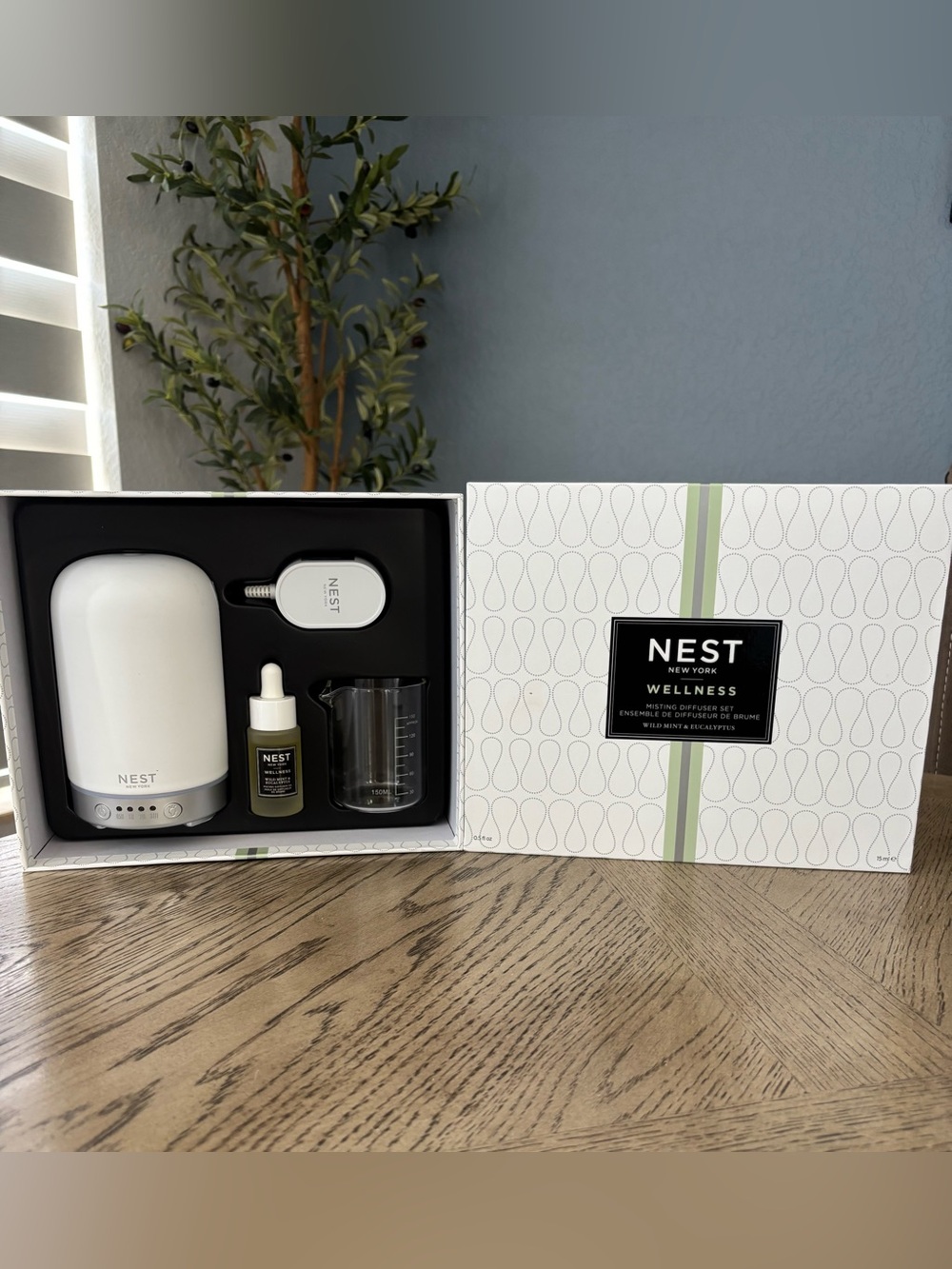 NEST Wellness Aromatherapy Diffuser Set - White with Olive Accents-New in box